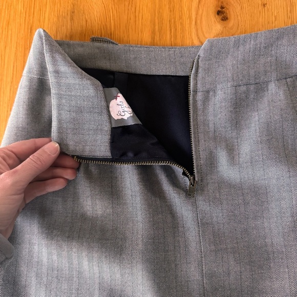 Anthropologie Girls From Savoy Just Right Ruffle Gray Pencil Skirt Size 4 - Picture 9 of 9